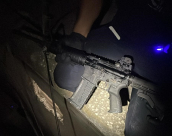 اللد: ضبط بندقية M16 ومسدس خلال مداهمة للشرطة